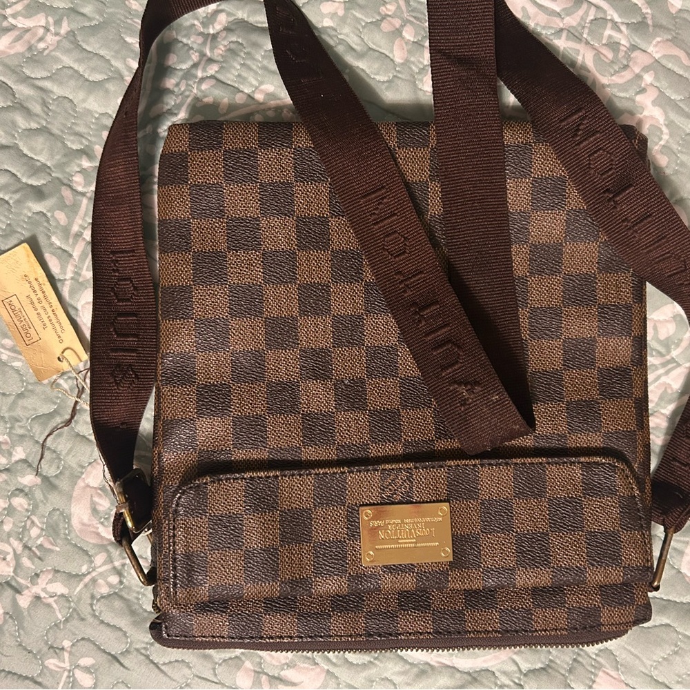 Louis Vuitton Brown Damier Ebene Crossbody with Gold Plate - Picture 5 of 5
